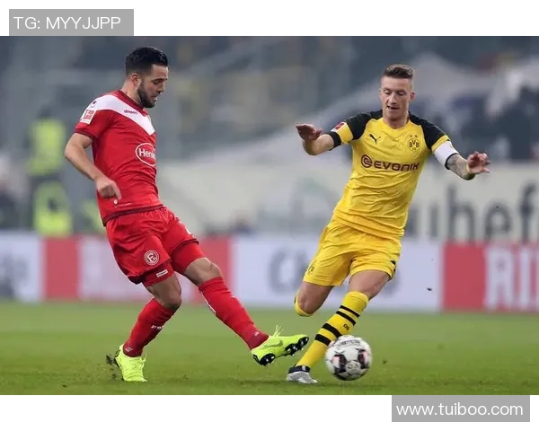 杜拍多夫与帕德博恩的精彩对决揭示足球战术新趋势 杜拍多夫与帕德博恩的精彩对决揭示足球战术新趋势